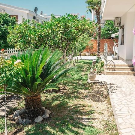 Vila Adriatik Hotel Ulcinj Exterior photo