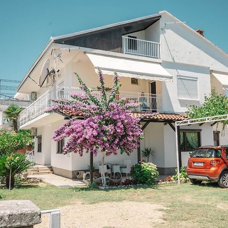 Vila Adriatik Hotel Ulcinj Exterior photo