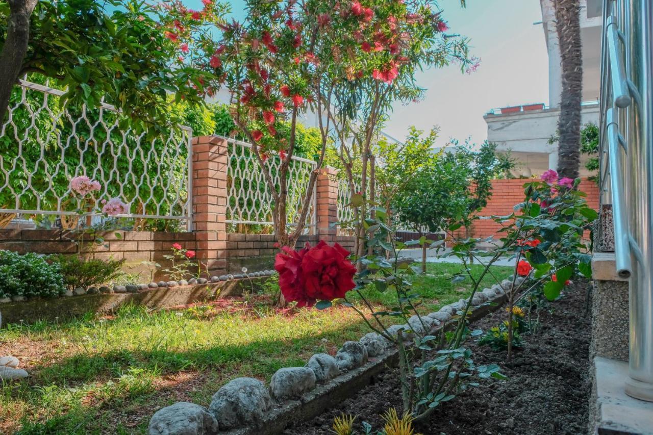 Vila Adriatik Hotel Ulcinj Exterior photo